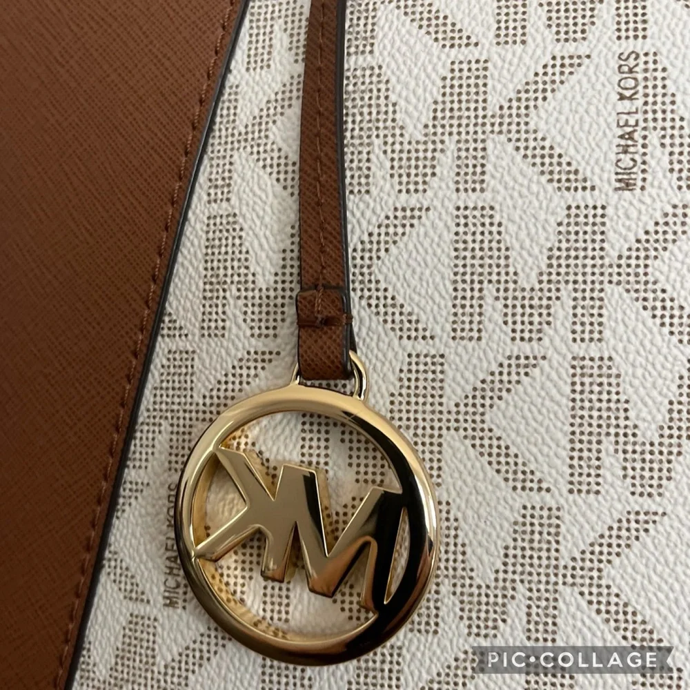 SALE💥💥MICHAEL KORS‎ MADDIE TOTE MEDIUM VANILLA CANVAS/LEATHER SHOULDER BAG